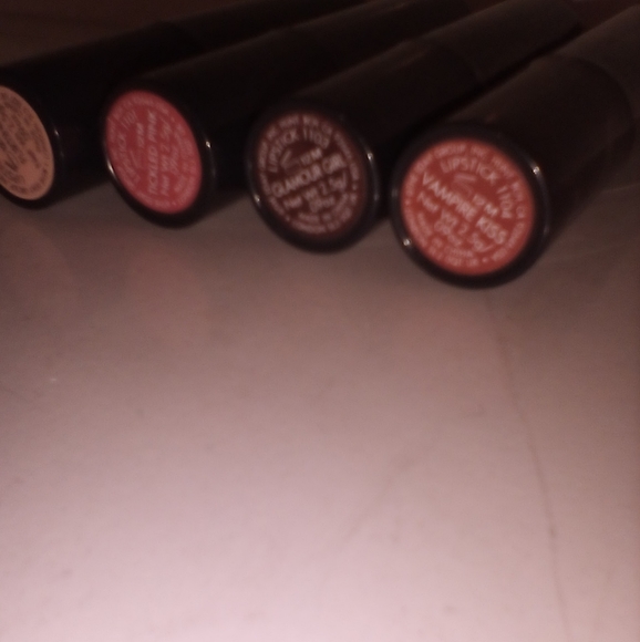 Cosmetics - Picture 4 of 8